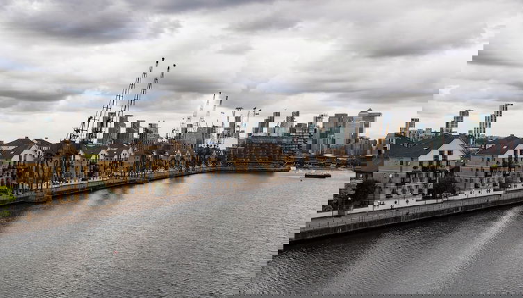 Photo 1 - Panoramic Docklands Home With Waterfront Views by Underthedoormat
