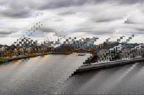 Photo 1 - Panoramic Docklands Home With Waterfront Views by Underthedoormat