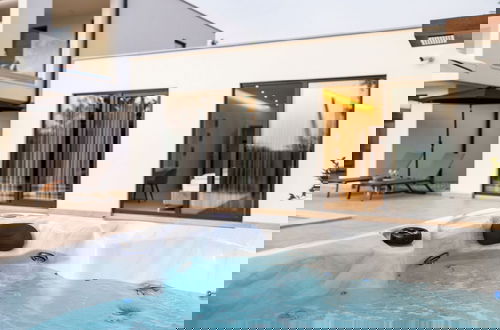 Foto 41 - Luxury Villa Sonia With Wellness & Gym