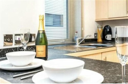 Photo 6 - Captivating 2-bed Apartment in Southampton