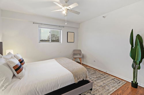 Photo 2 - Picturesque 1BR Apt in Arlington Heights