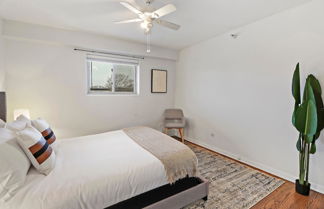 Photo 2 - Picturesque 1BR Apt in Arlington Heights