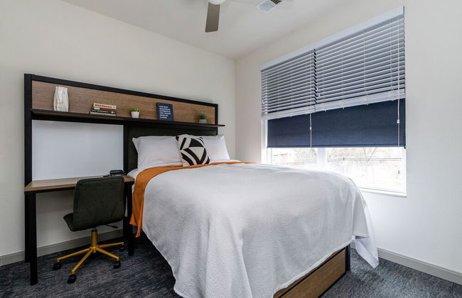 Yugo Guest Suites - Foto 12