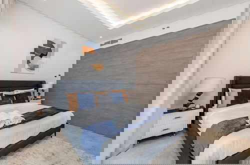 Foto 16 - Luxe 3BR with Burj Khalifa view