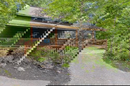 Foto 41 - Blue Hawk Hideaway 3 Bedroom Cabin by RedAwning
