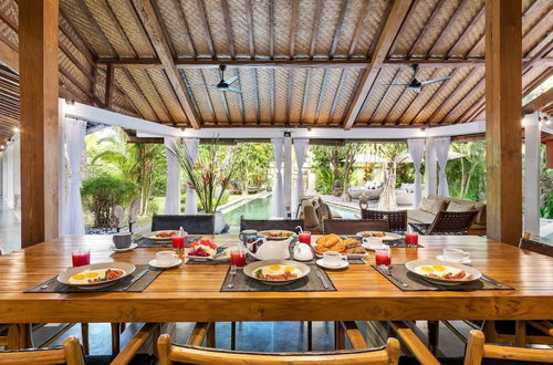 Photo 11 - Luxury Balinese 3-bedroom Villa in Seminyak - A Popular Choice