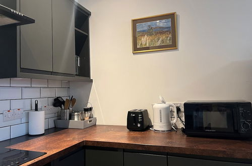 Photo 5 - Immaculate 2-bed Apartment Town Centre