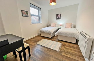 Photo 3 - Immaculate 2-bed Apartment Town Centre