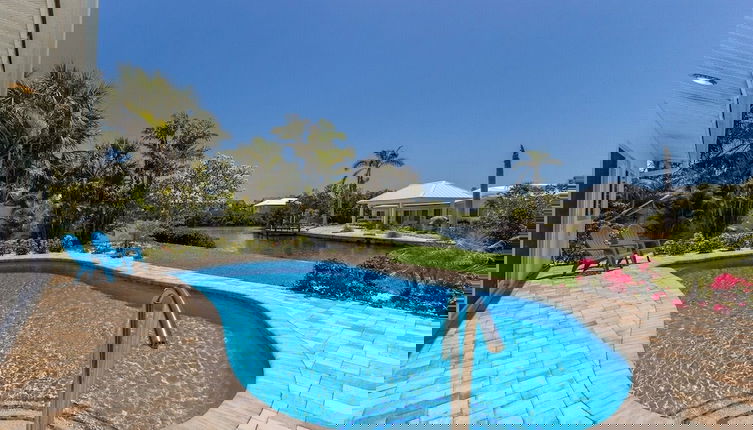 Foto 1 - Gladiolus On The Water 3 Bedroom Home by RedAwning