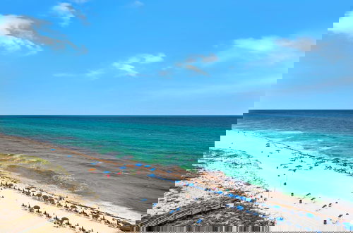 Foto 47 - Emerald Beach 1033