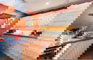 Foto 2 - Vibrant and Modern Apartment With Canal Views