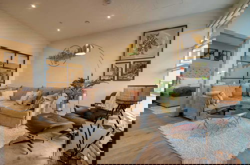 Foto 11 - Luxury Designer Apartment