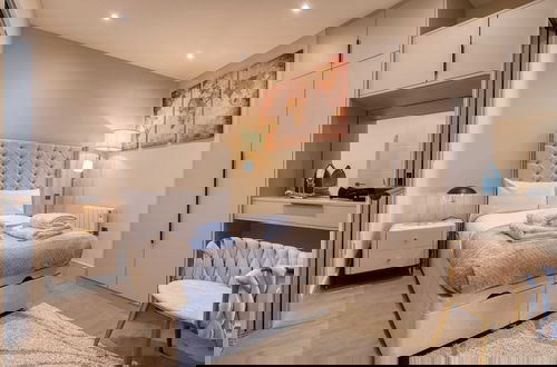 Foto 3 - Luxury Designer Apartment
