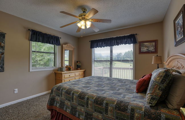 Moosetrax - 3 Bedrooms, 2 Baths, Sleeps 6 Cabin by RedAwning - Foto 5