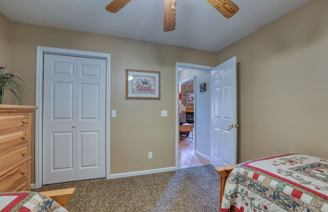 Moosetrax - 3 Bedrooms, 2 Baths, Sleeps 6 Cabin by RedAwning - Foto 8