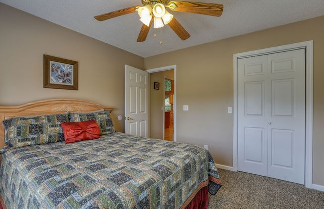 Moosetrax - 3 Bedrooms, 2 Baths, Sleeps 6 Cabin by RedAwning - Foto 6