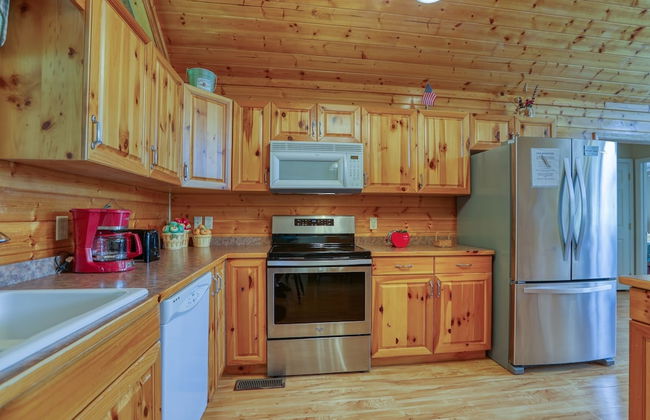 Moosetrax - 3 Bedrooms, 2 Baths, Sleeps 6 Cabin by RedAwning - Foto 10