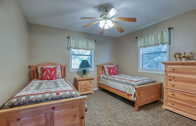 Moosetrax - 3 Bedrooms, 2 Baths, Sleeps 6 Cabin by RedAwning - Foto 7