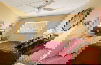 Foto 3 - Modest Condo with Splendid Sunrise Views by RedAwning