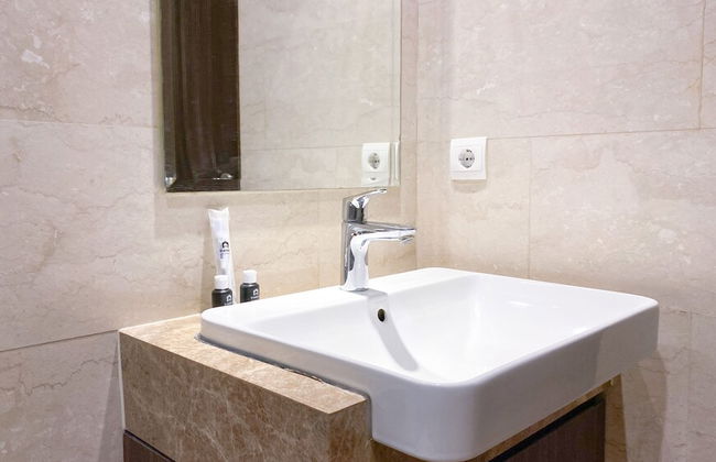 Comfy And Elegant 2Br With Private Lift At Menteng Park Apartment - Photo 16