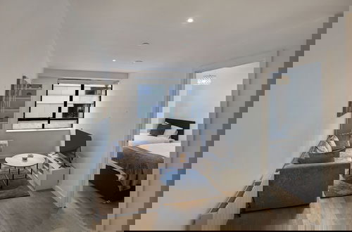 Photo 1 - Central 2-bed Apartment in Croydon That Sleep 4!