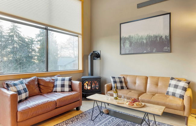 Deck Views, Fire Pit, Pool, 3 Mins to Beach Madrona Tree Retreat by Avantstay - Foto 9