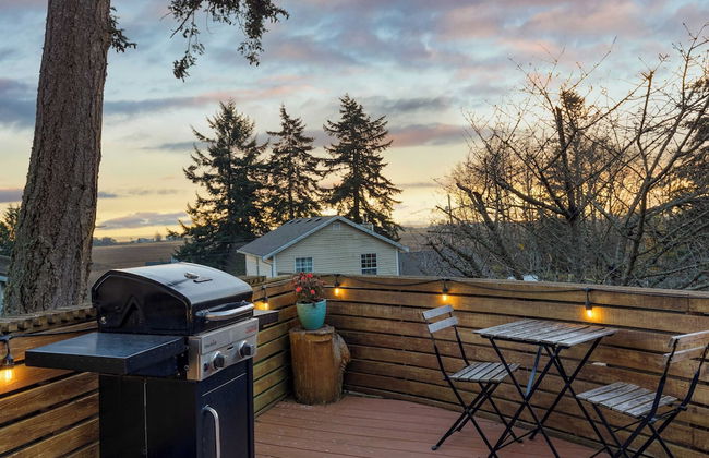 Deck Views, Fire Pit, Pool, 3 Mins to Beach Madrona Tree Retreat by Avantstay - Foto 37