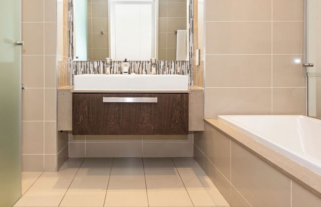 KMG Apartments at Sandton Skye - Foto 24