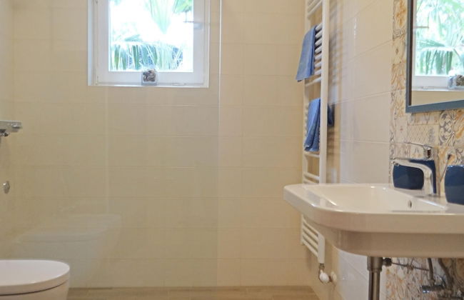 Scenic and Refined Krk Apartment With Terrace - Foto 7
