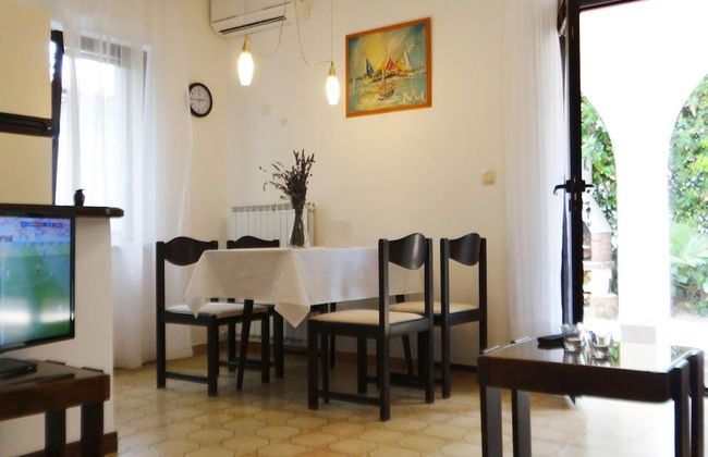 Scenic and Refined Krk Apartment With Terrace - Foto 6