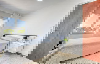 Foto 3 - Apartment With Scenic View