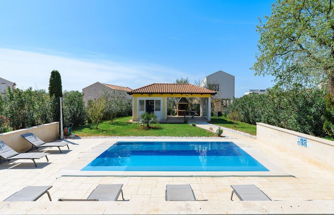 Attractive Apartment With Garden - Foto 17