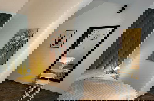 Photo 2 - Suite 49
