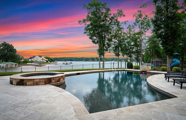 Paradise Pointe by Avantstay Lakefront Views Playset - Photo 1