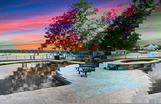 Foto 1 - Paradise Pointe by Avantstay Lakefront Views Playset