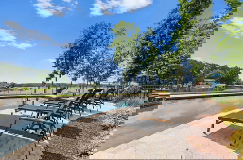 Photo 12 - Paradise Pointe by Avantstay Lakefront Views Playset