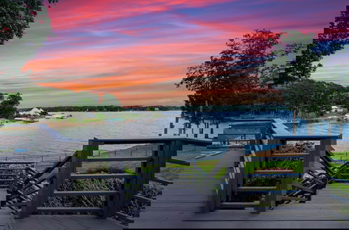 Photo 11 - Paradise Pointe by Avantstay Lakefront Views Playset