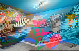 Foto 2 - Chic 6 Bedroom Solara Home Pool and Themed Rooms