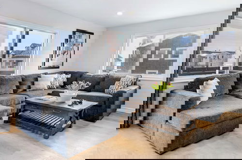 Foto 2 - Shelly by Avantstay Steps to the Beach Deck w/ Ocean Views 5bdr