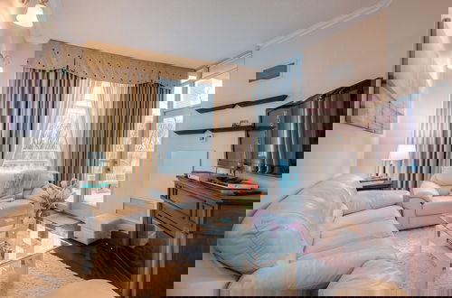 Foto 57 - Rivetstays - The Yonge Grand Suites