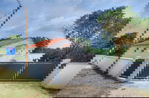 Photo 15 - Spacious Home With Private Terrace and Garden