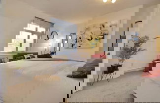 Foto 3 - Modern Luxury Cozy Apartment