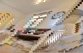 Foto 2 - Modern Luxury Cozy Apartment
