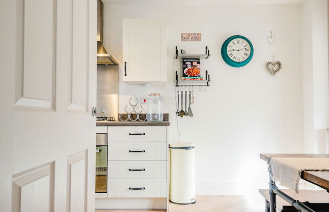 Host Stay Mercia House - Photo 4