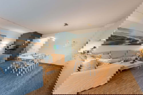 Foto 6 - Huswell - Modern Apartment in City Center