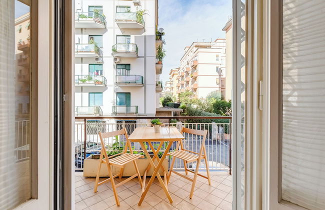 Cozy 2-Bedroom Flat with Balcony - Foto 1