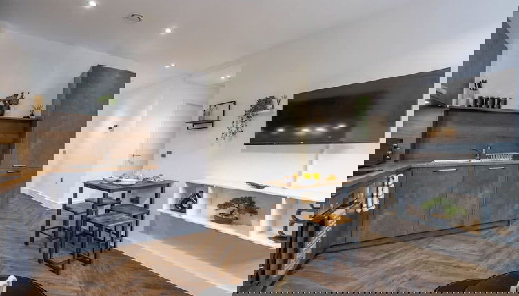 Foto 1 - Modern Apt, City Centre, Relocations