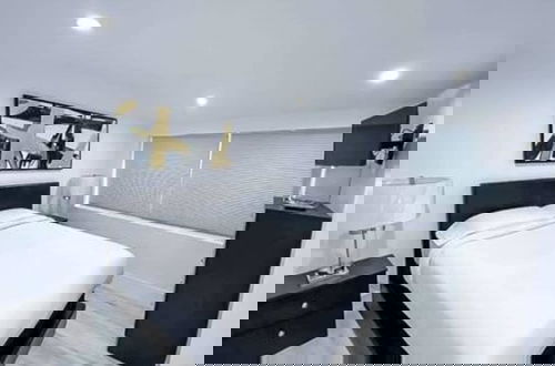 Photo 3 - Modern Lux Home 3BR 2BA With Heated Pool