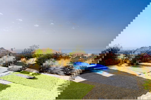 Foto 15 - Amazing Villa With Terrace