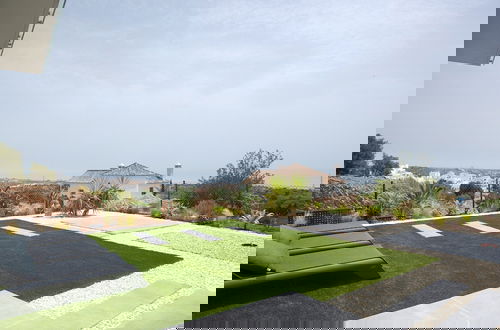 Foto 39 - Amazing Villa With Terrace